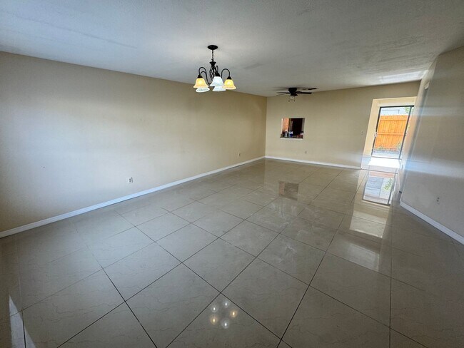 Foto del edificio - 1608 Long Ridge Ct