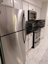 Building Photo - 13150 Trail Hollow Dr