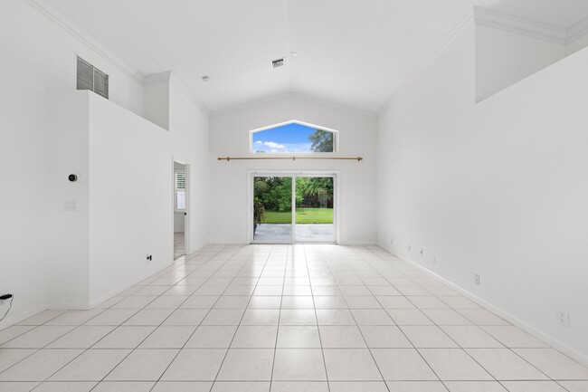 Building Photo - 7568 Eagle Point Dr