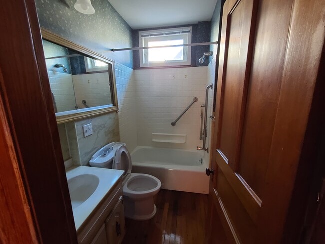 Bathroom - 26 Williams St