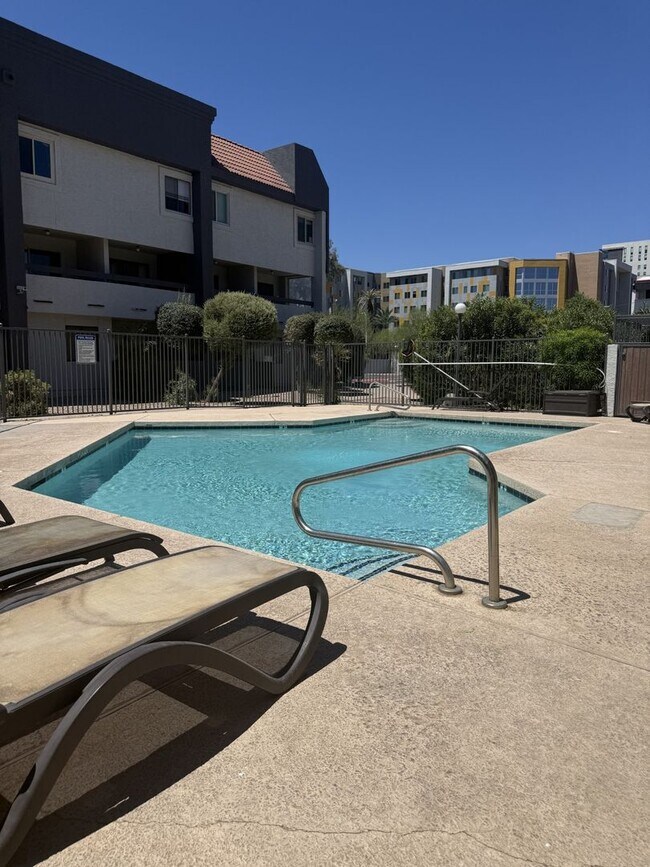 Foto del edificio - 2-bedroom Tempe condo - UNIVERSITY & RURAL