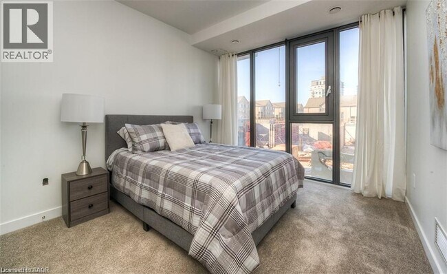 Photo du bâtiment - 1434 Highland Rd W