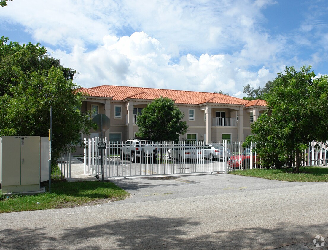 Foto del edificio - 2560 NE 190th St