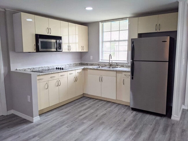 Building Photo - 206 Danley Dr