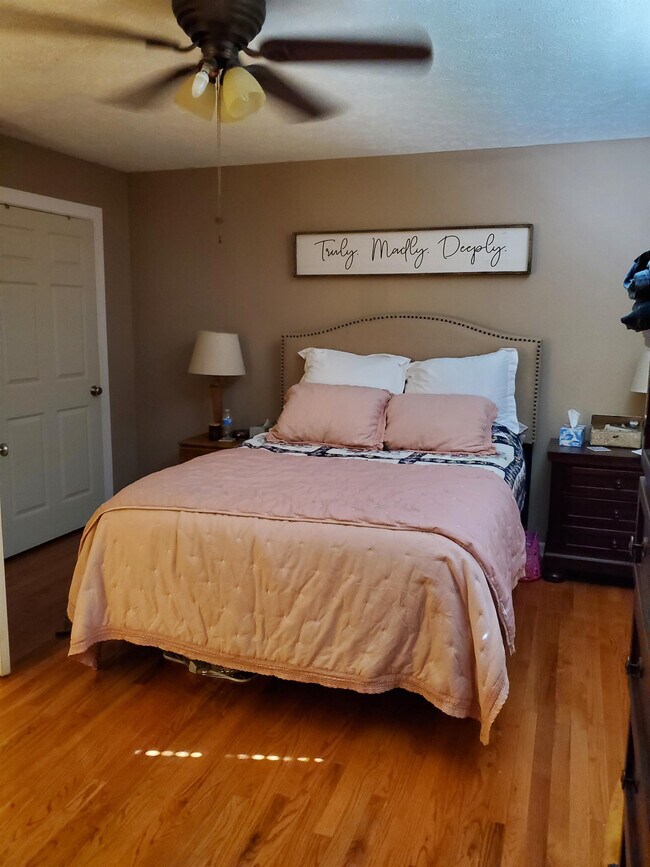 Foto del edificio - 141 Timberlake Cir