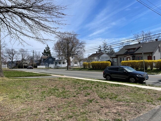 Building Photo - 1138 Boulevard