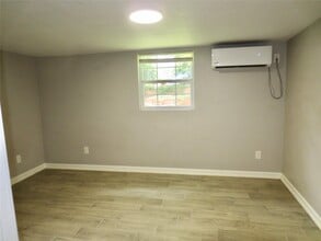 Building Photo - 2204 Parker Rd