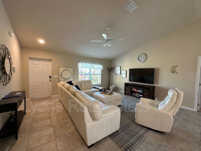 Foto del edificio - 2202 SE 8th St