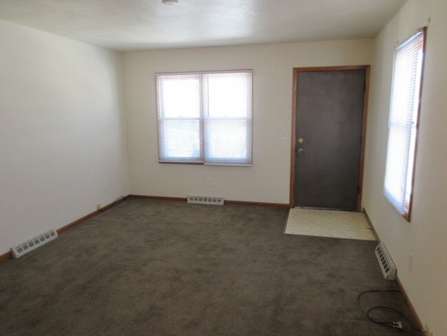 Building Photo - 378
