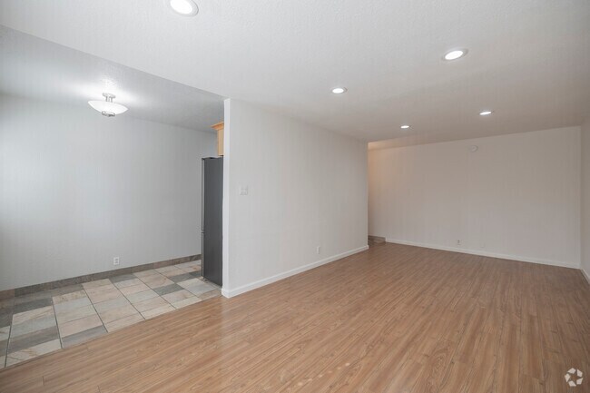 2BR, 1BA - 800SF - Living Room - 2249 Bonar St
