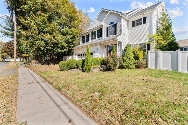 Foto del edificio - 240 Highland Ave