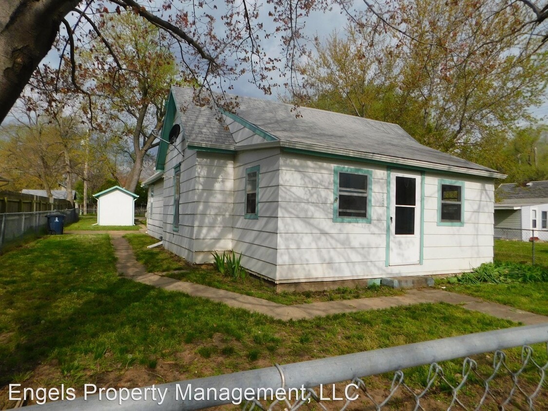 325 N Gordy St, El Dorado, KS 67042 House Rental in El Dorado, KS