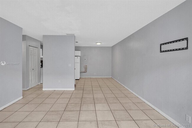 Building Photo - 5316 NW 24th Ct