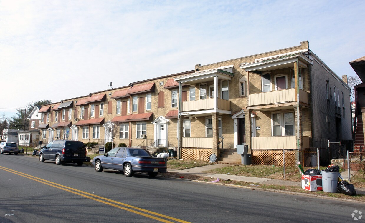 Building Photo - 1114-1120 Greenwood Ave