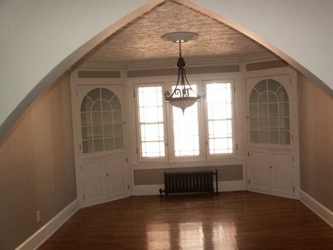 Dining Room - 12940 Clifton Blvd