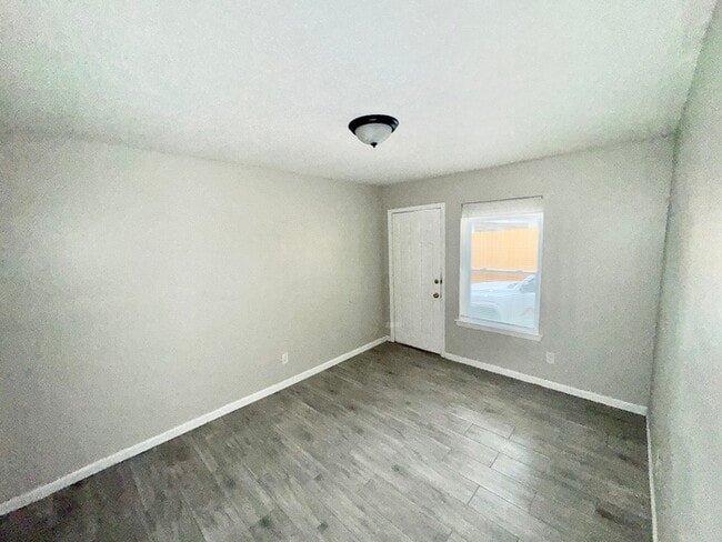 Building Photo - 139 N Claybrook St