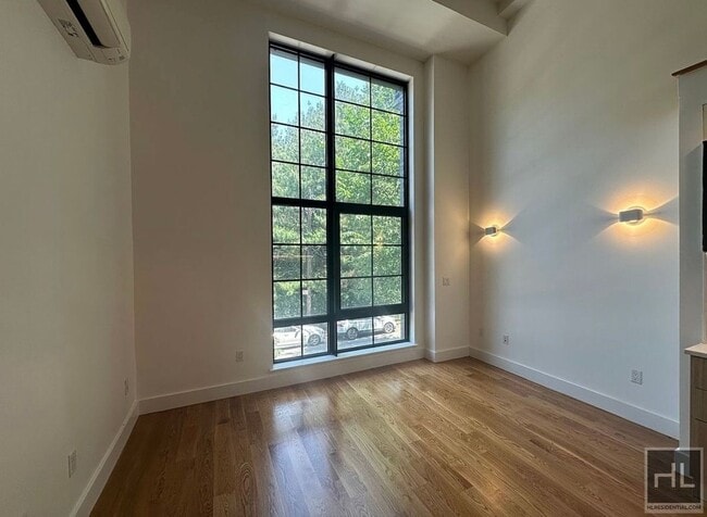 Building Photo - Bruckner Boulevard