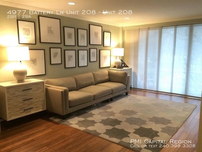 Building Photo - 2B/2Ba Condo with Private Balcony