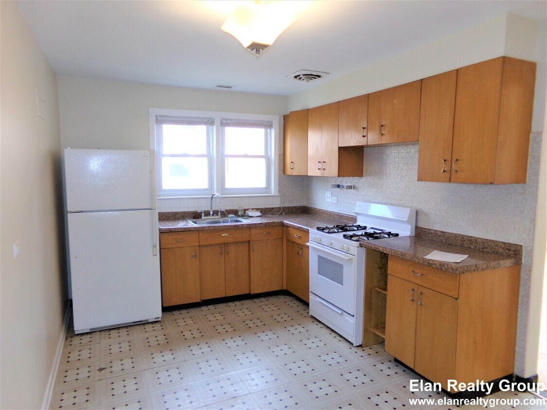 9052 Lamon Ave Unit 2N, Skokie, IL 60077 Condo for Rent in Skokie, IL
