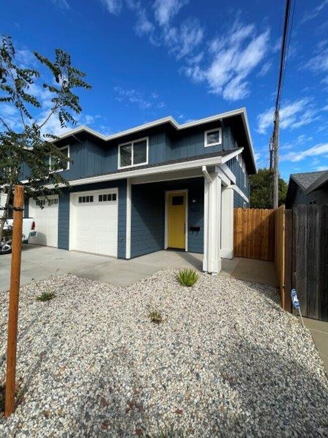 Building Photo - Great 2 Bedroom Home Close to UC Davis Med...