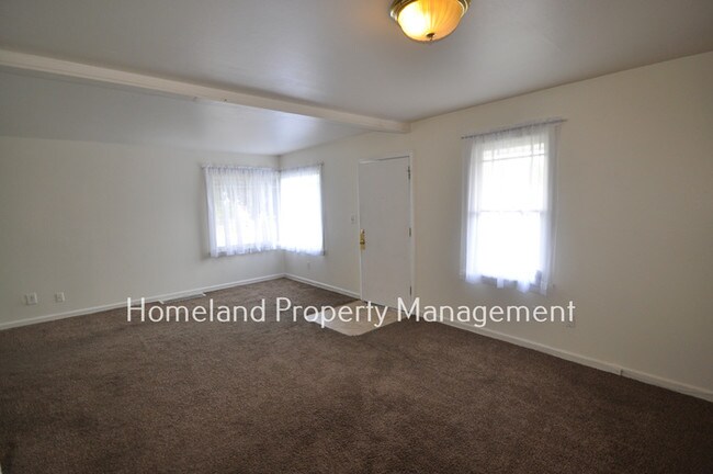Foto del edificio - 3 Bedroom House in North Spokane