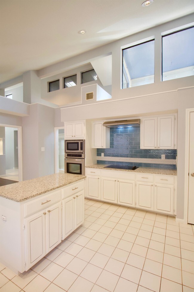 Building Photo - 1806 Encino Bend
