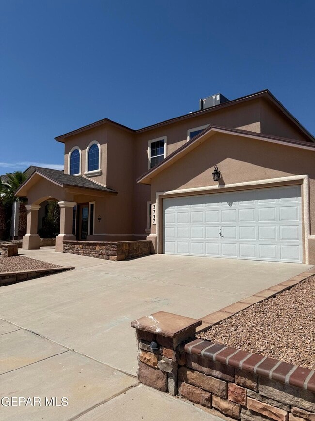 Building Photo - 3737 Tierra Campa Dr