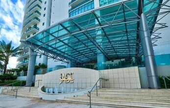 Building Photo - 1331 Brickell Bay Dr