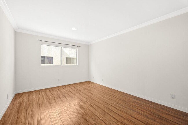 Foto del edificio - 1339 N Columbus Ave