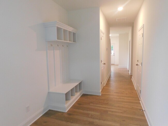 Building Photo - 7037 Leire Ln