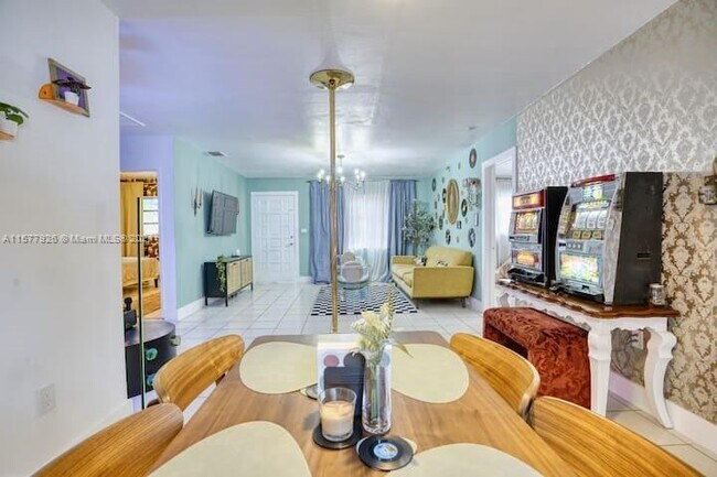 Foto del edificio - 6443 Perry St