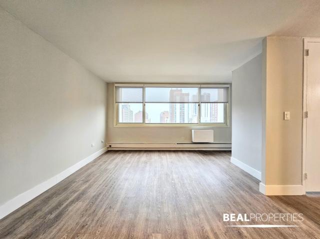 Foto principal - 0 bedroom in CHICAGO IL 60610