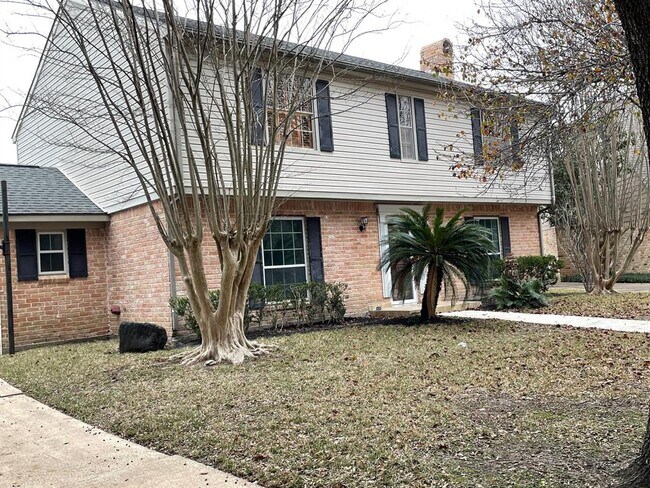 Building Photo - 11310 Meadow Lake Dr