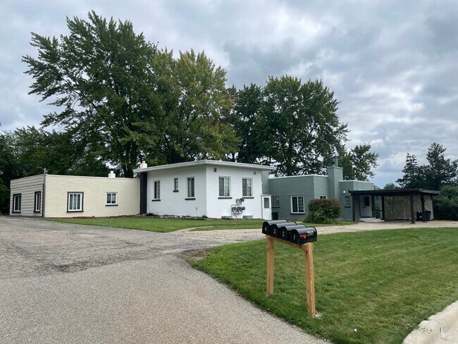 Building Photo - 2940 N Squirrel Rd