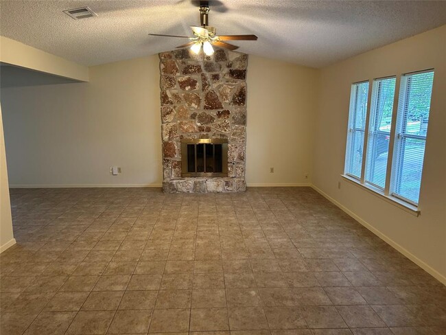 Building Photo - 2114 Lear Ln