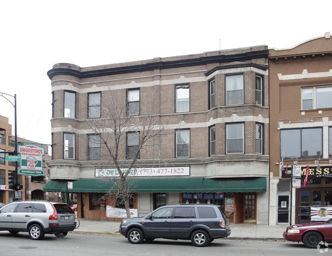 Foto del edificio - 1351 W Addison St