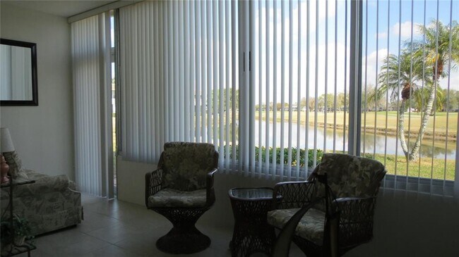 Foto del edificio - 7193 W Country Club Dr N