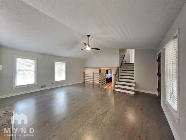Building Photo - 131 Lake Run