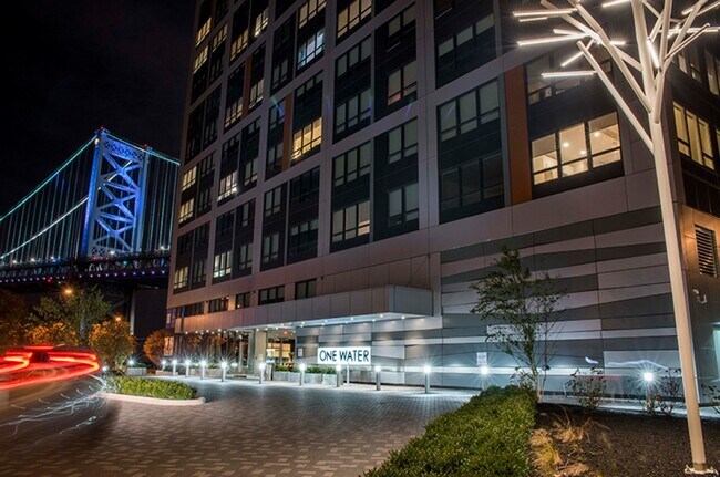 Foto del edificio - 250 N Christopher Columbus Blvd