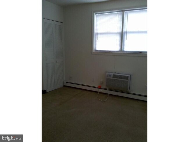 Foto del edificio - 7807 Hasbrook Ave