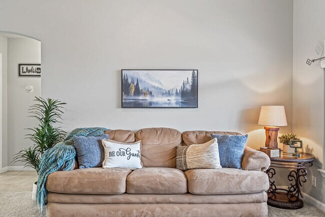 Foto del edificio - 727 W Clark Ave