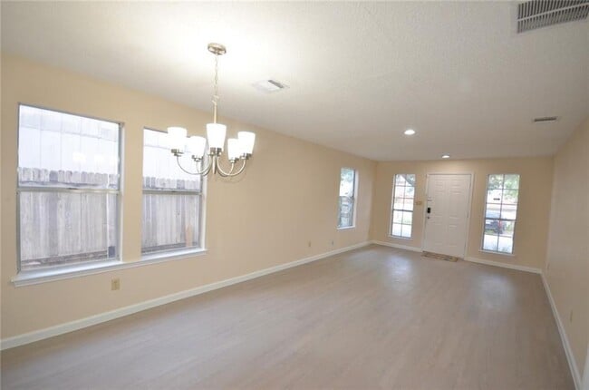 Building Photo - 13903 Lothian Dr
