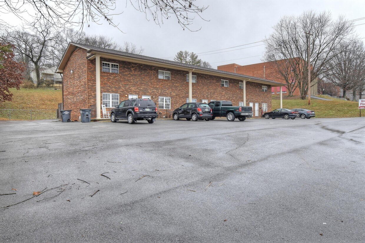 Primary Photo - 133 Walker St