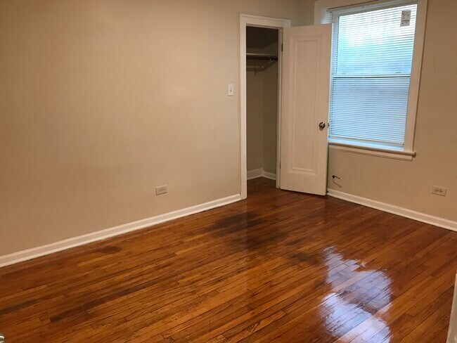 Foto del edificio - 1119 E 81st St