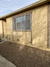 Building Photo - 2072 Bluebell Dr