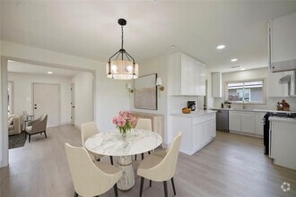 Building Photo - 4022 Marlborough Dr
