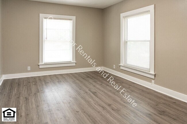 Foto del edificio - 1111 Maple Ave