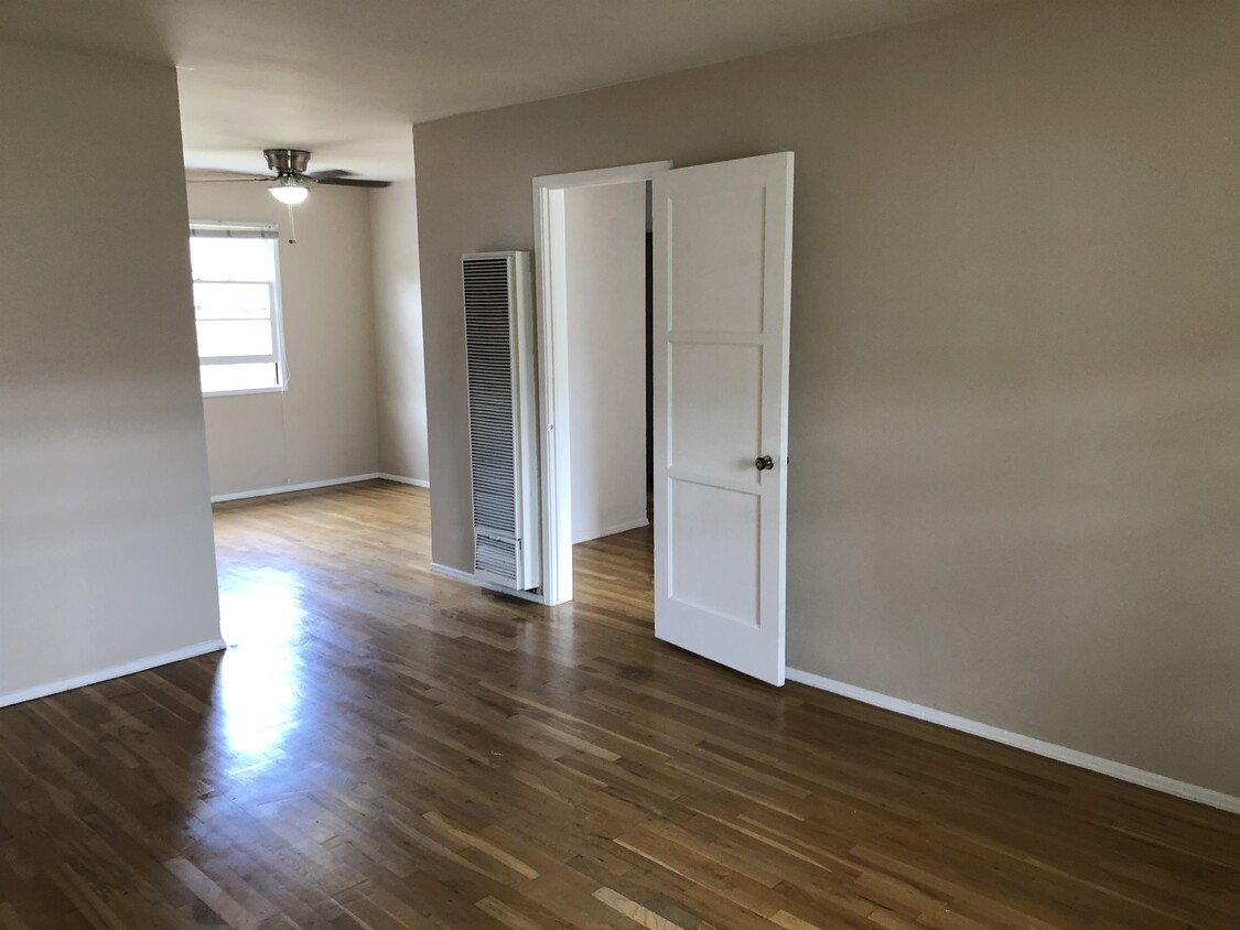 Foto principal - 2461 Silver Lake Blvd