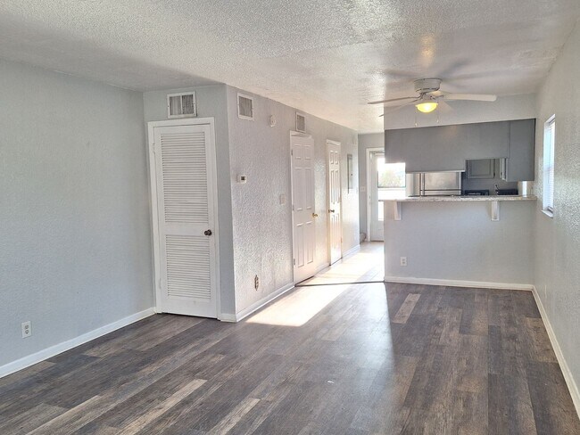 Foto del edificio - NSB Townhouse - 2BR 1.5BA
