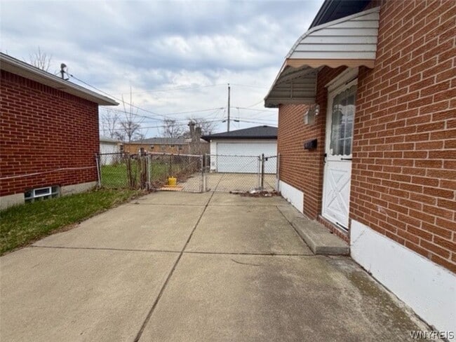 Building Photo - 4849 N Bailey Ave